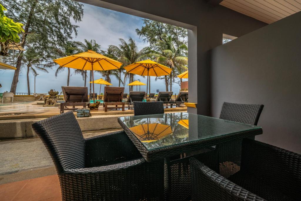 Kamala Beachfront Apartment - Two-Bedroom Apartment