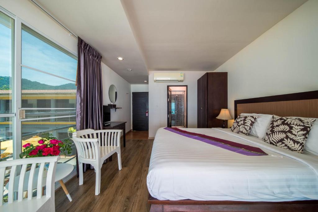 Kamala Beachfront Apartment - Studio With Sea View