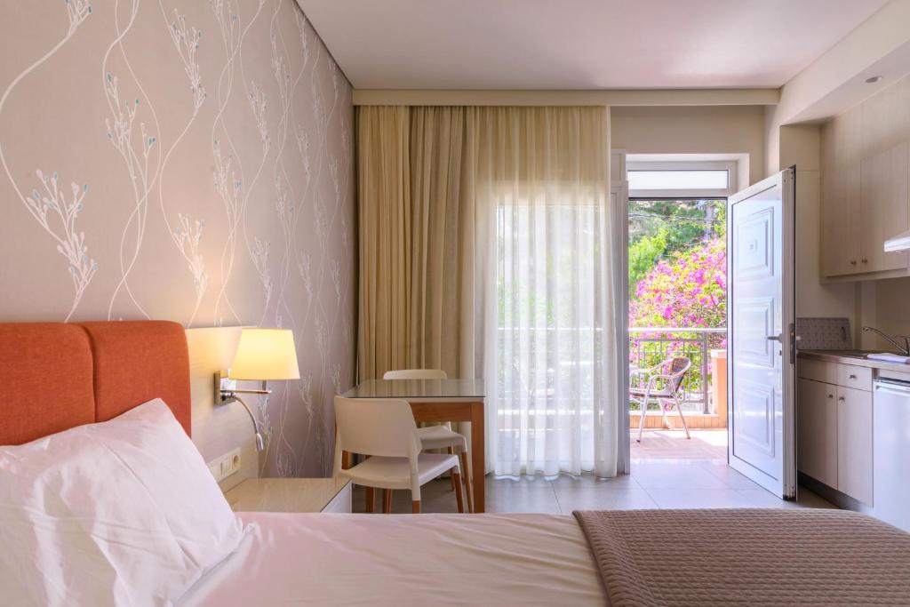 Postel nebo postele na pokoji v ubytování Poseidon Studios & Apartments