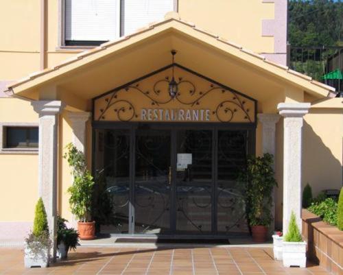 a entrance to a restaurant with a large glass door at Doade in Hio