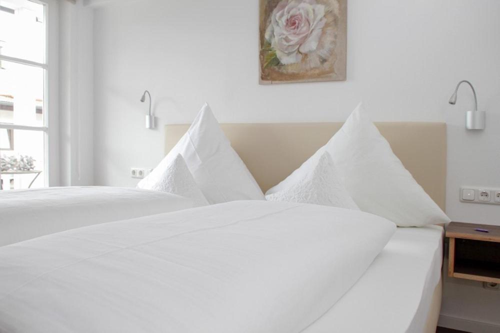 Postel nebo postele na pokoji v ubytování Hotel zur Sonne