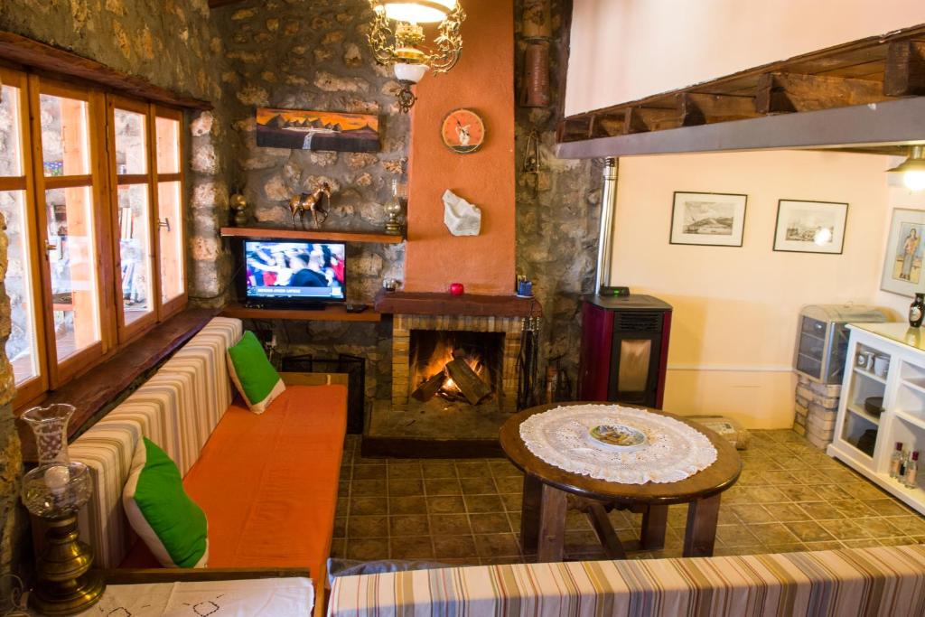 Stone house on the rock - Chalet De Deux Chambres