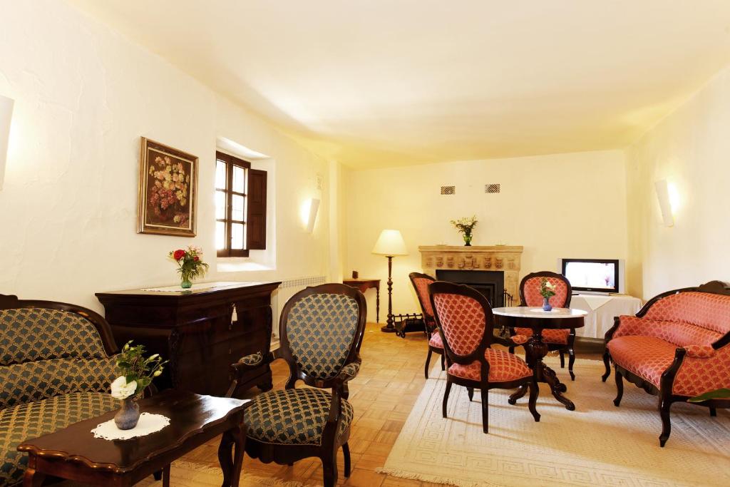 Posezení v ubytování L’Hermitage Hotel & Spa