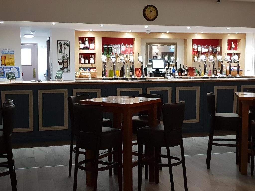 Lounge nebo bar v ubytování The Kingstanding Inn