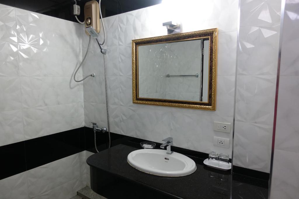 Serene Hotel - Resim 15