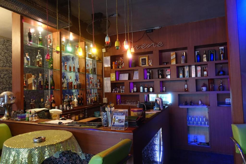 Serene Hotel - Resim 4