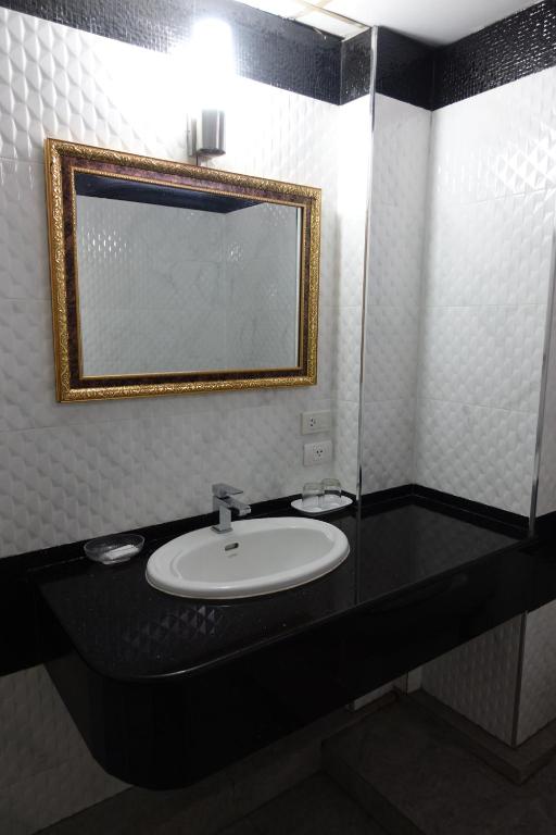 Serene Hotel - Resim 12