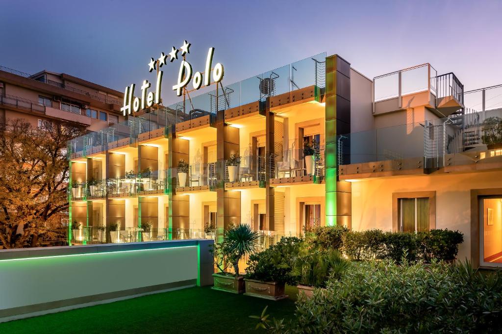 Bazén v ubytovaní Hotel Polo alebo v jeho blízkosti