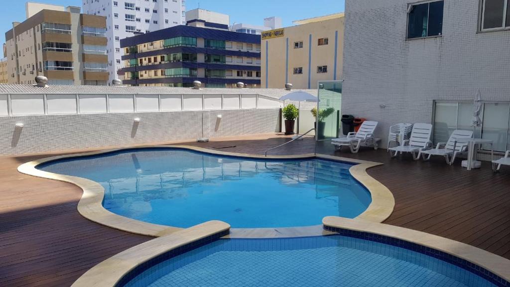 Swimmingpoolen hos eller tæt på Excelente Apartamento Alto Padrão Centro Ed Dubai
