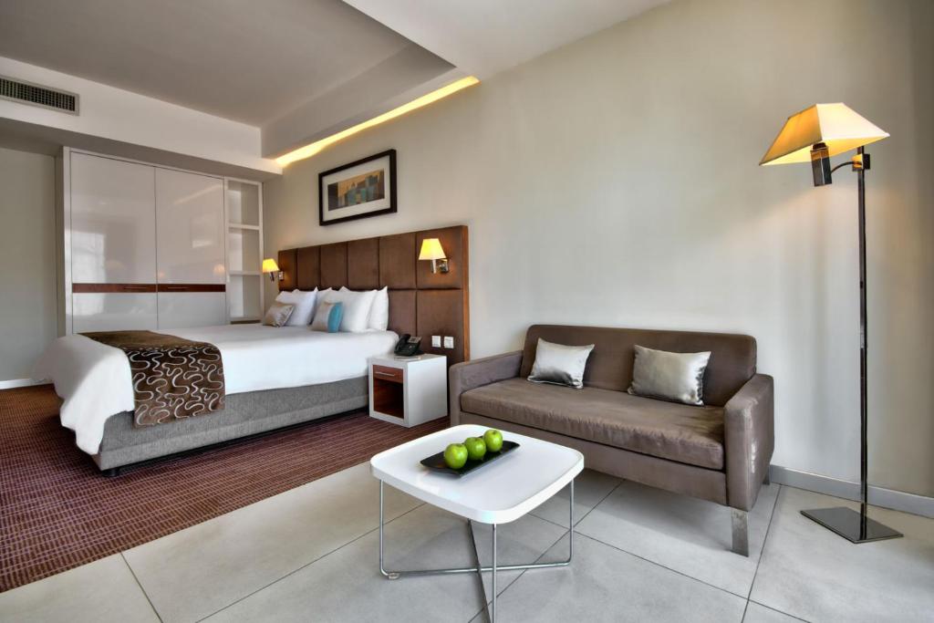 Postel nebo postele na pokoji v ubytování The George, Urban Boutique Hotel