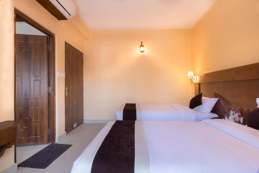 Llit o llits en una habitació de Hotel Lake Shore