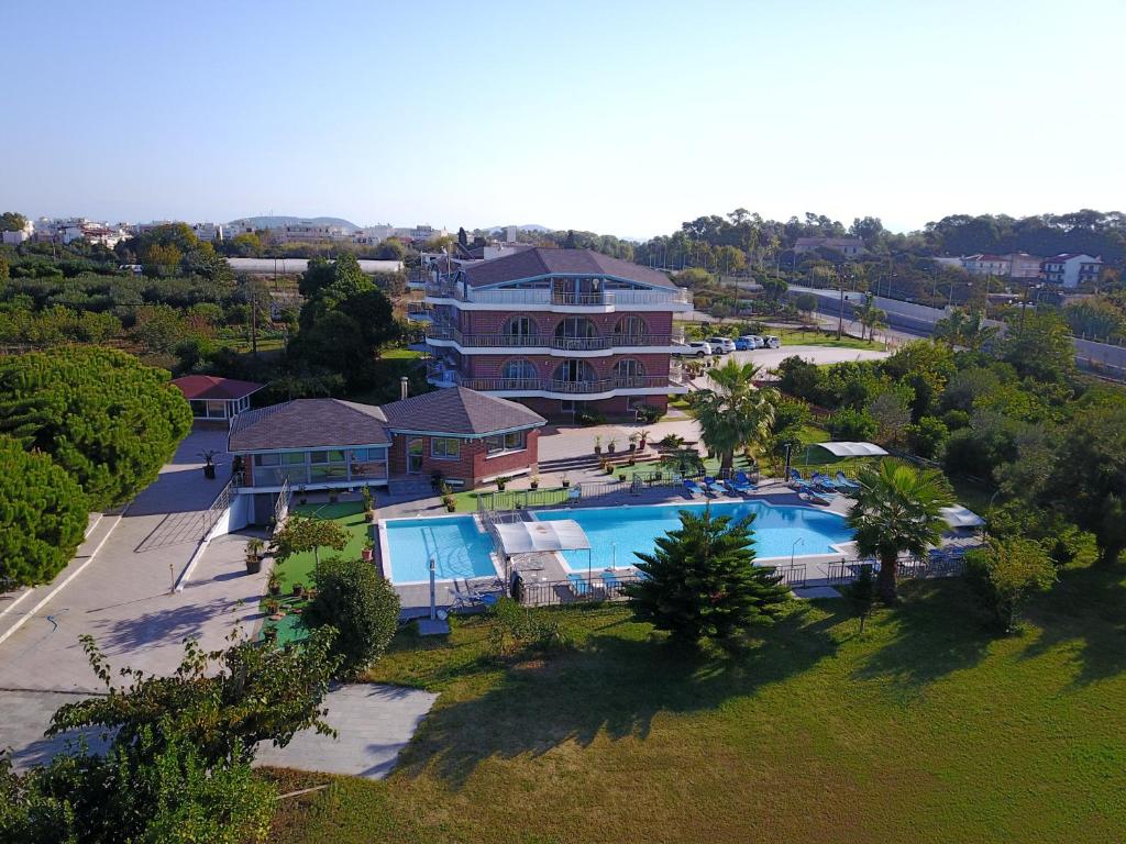 Bazén v ubytování Ionion Star Hotel nebo v jeho okolí