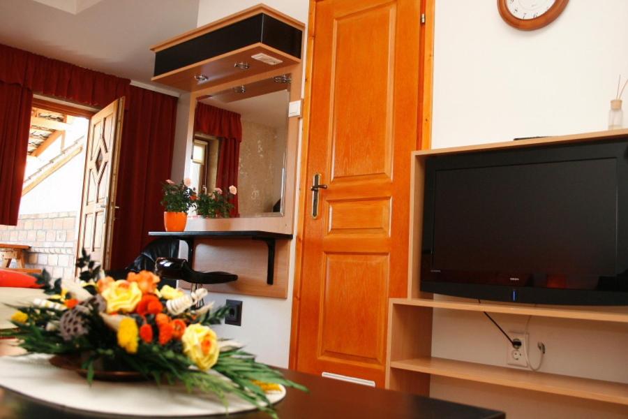 TV a/nebo společenská místnost v ubytování Motel 60