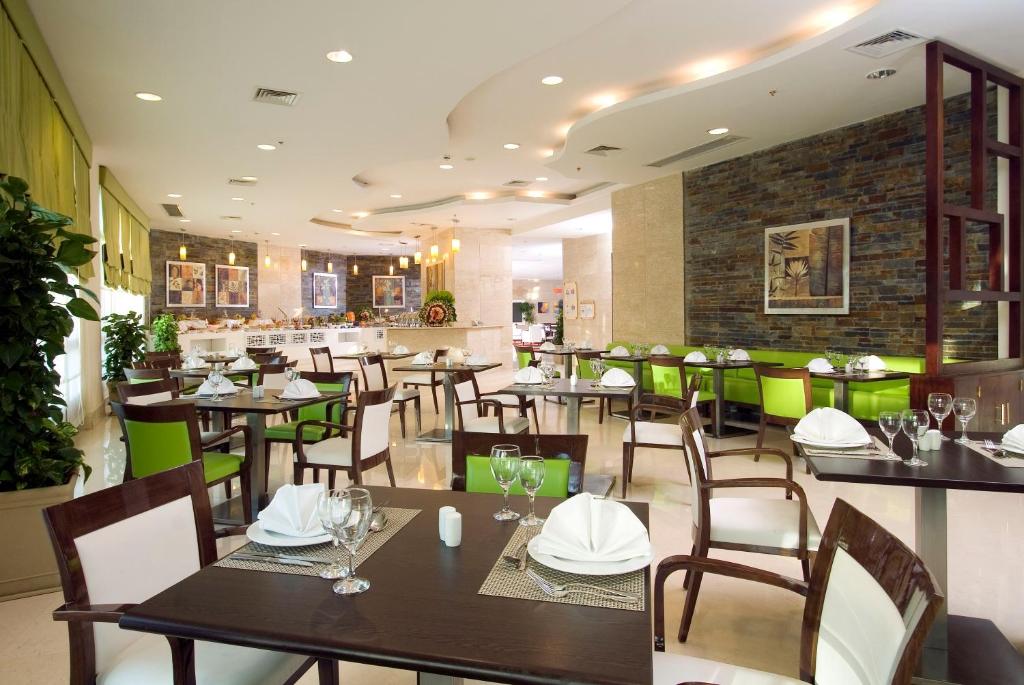 Restaurace v ubytování Swiss Inn Teda Hotel & Aqua Park