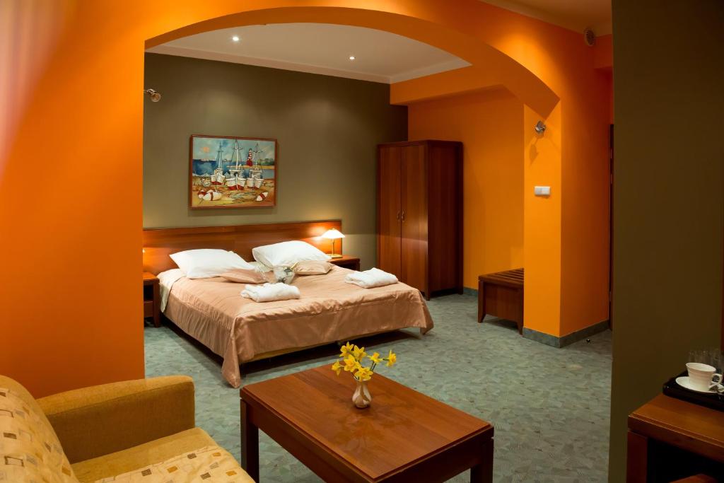 Postel nebo postele na pokoji v ubytování Kompleks Hotelowy Logos