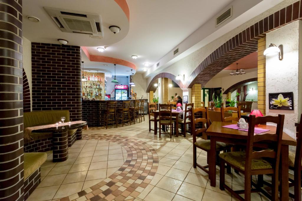 Restaurace v ubytování Kompleks Hotelowy Logos