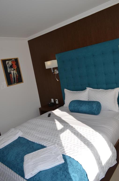 Postel nebo postele na pokoji v ubytování Hotel Gran Mariscal Quito