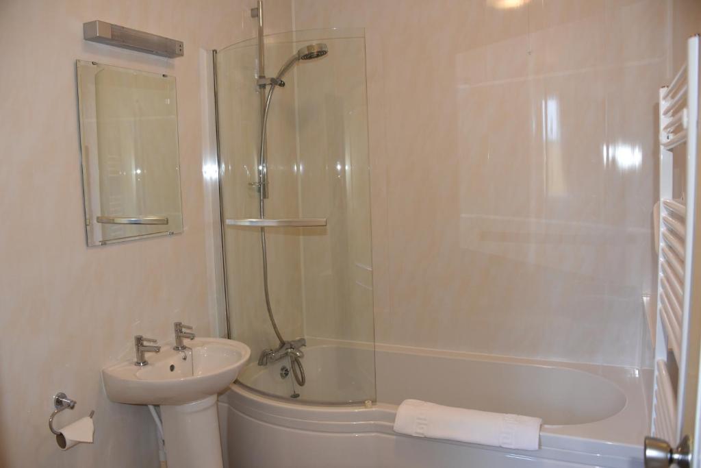 Edward Hotel - Double Room