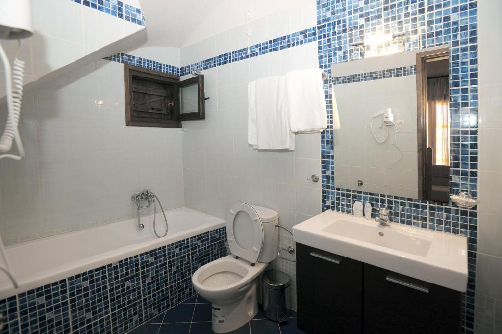 Koupelna v ubytování Symmetron Suites