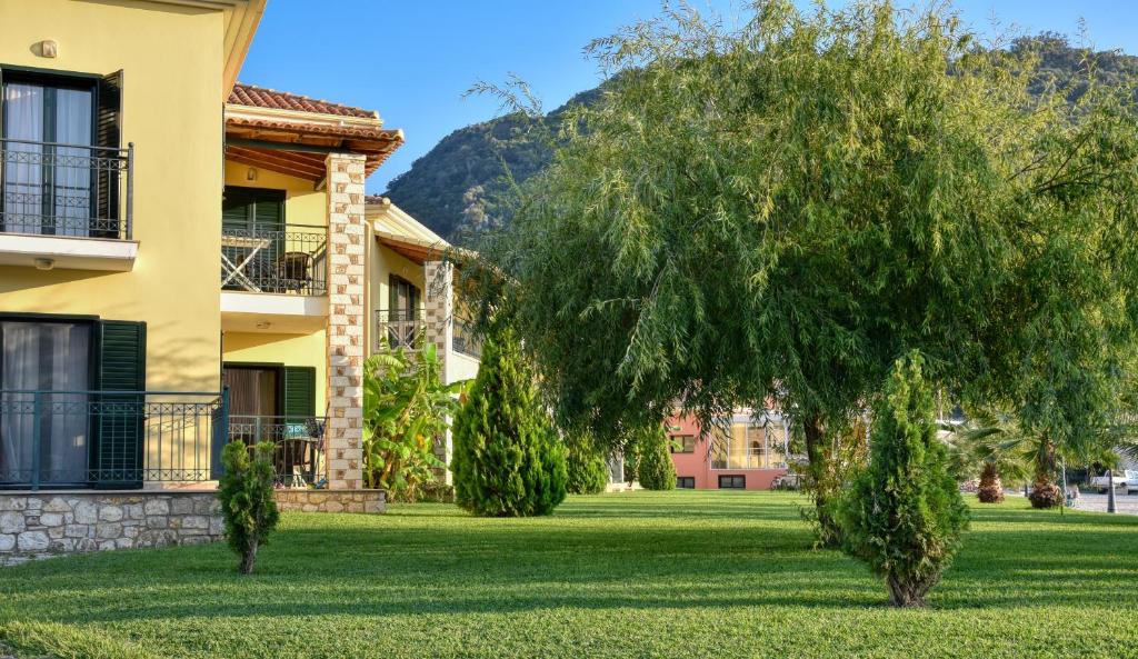 Nespecifikovaný výhled na hory nebo výhled na hory při pohledu z aparthotelu
