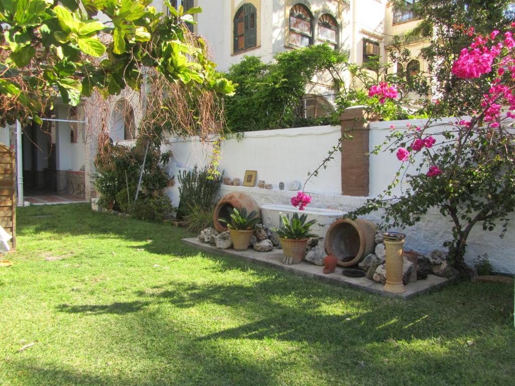 A garden outside Villa Amalia Suites Malaga