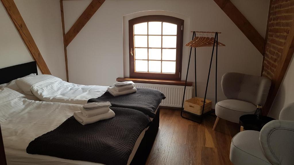 Łóżko lub łóżka w pokoju w obiekcie Miodosytnia