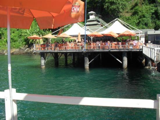  Flat Decorado com Piscina e Pier