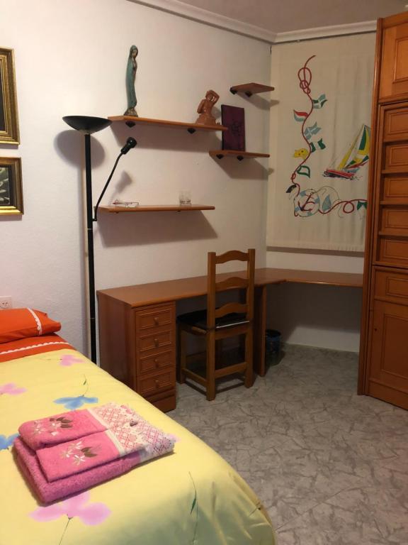 A bed or beds in a room at Peso de la Harina - piso completo