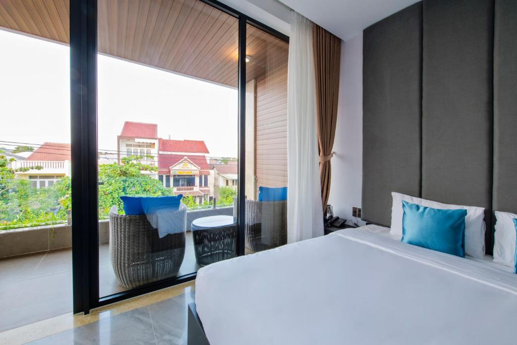 Khong Cam Garden Villas - King Room With Balcony