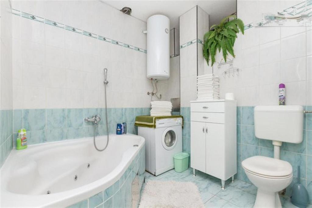 Kúpeľňa v ubytovaní Apartments Varos