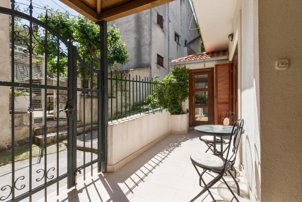 Balkón alebo terasa v ubytovaní Apartments Varos