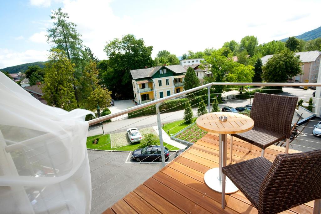 Nespecifikovaný výhled na hory nebo výhled na hory při pohledu z hotelu