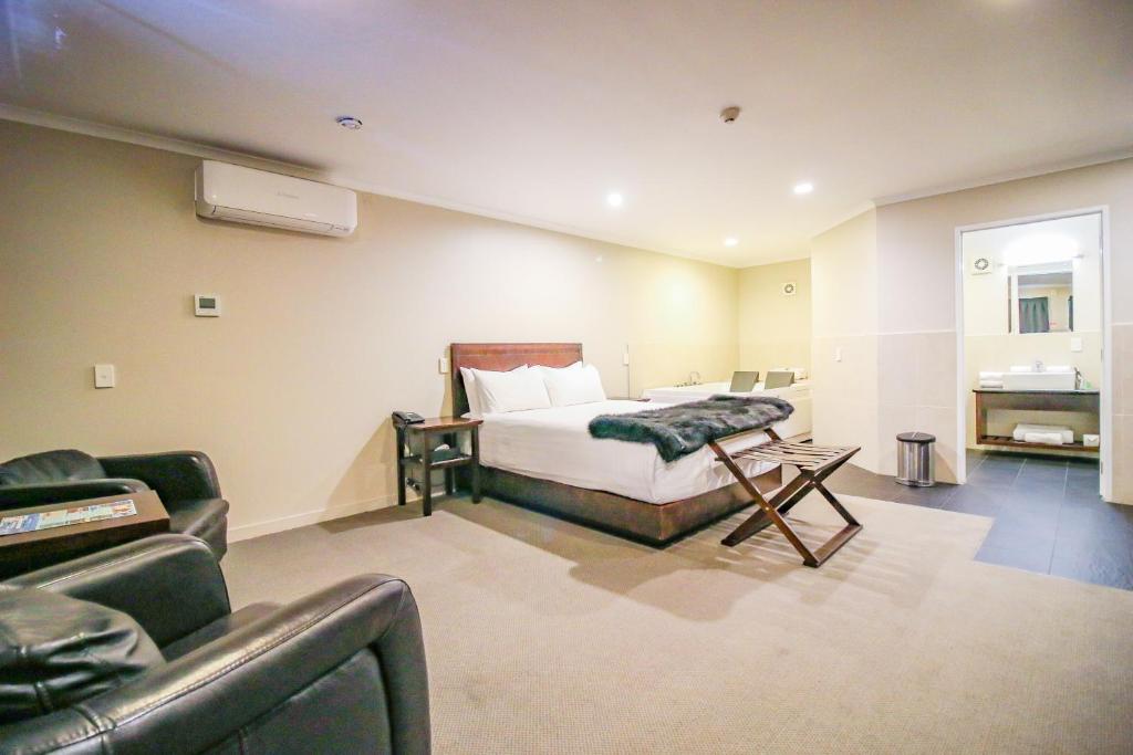 Aotea Motor Lodge - Deluxe Studio