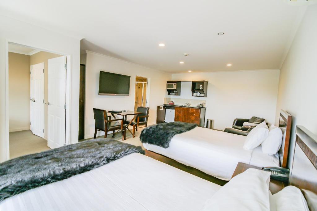 
Deluxe One-Bedroom Suite
