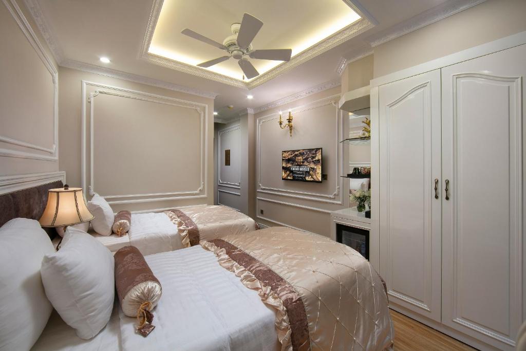 Postel nebo postele na pokoji v ubytování Royal Holiday Hanoi Hotel