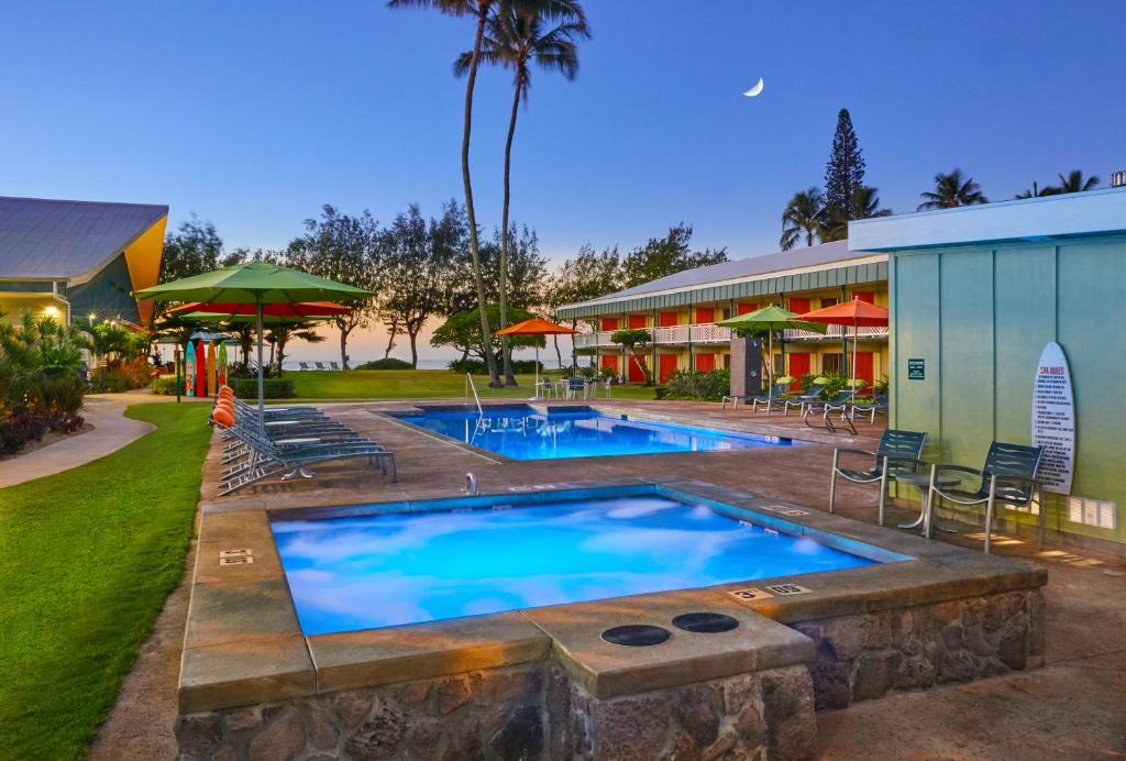 Bazén v ubytování Kauai Shores Hotel nebo v jeho okolí
