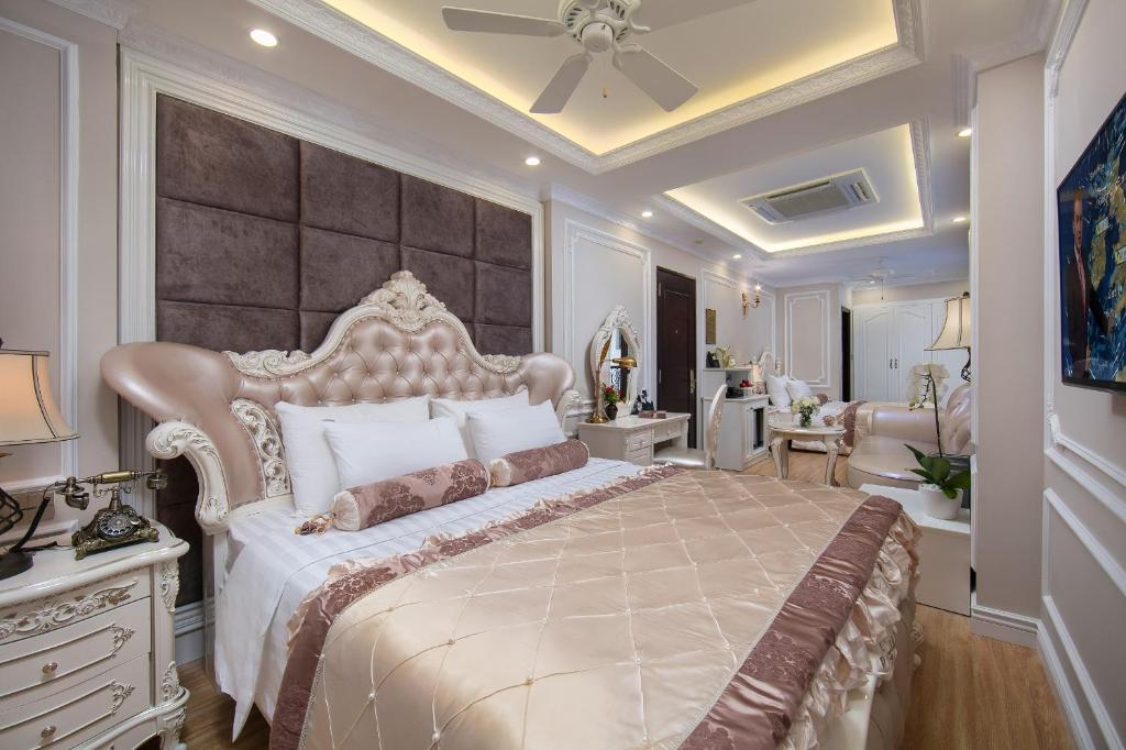 Postel nebo postele na pokoji v ubytování Royal Holiday Hanoi Hotel