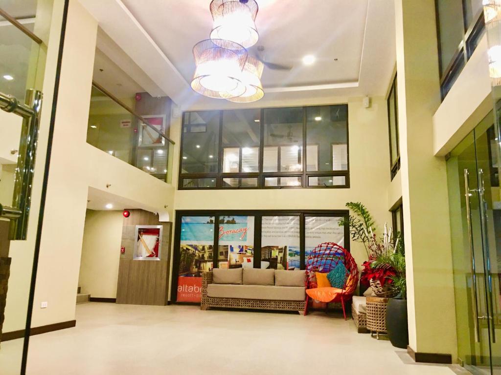 Posezení v ubytování Altabriza Resort Boracay