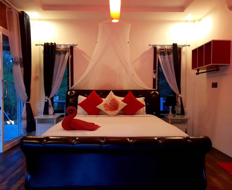 Postel nebo postele na pokoji v ubytování Phangan Cove Beach Resort