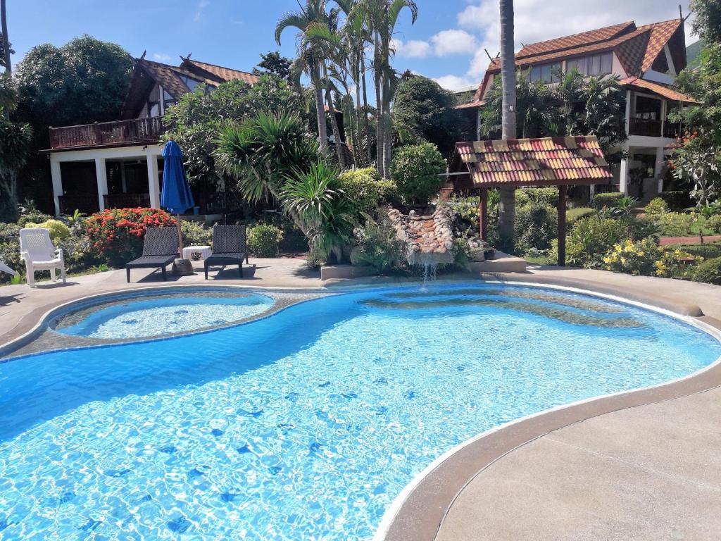 Bazén v ubytování Beachfront Villa, Bang Po nebo v jeho okolí