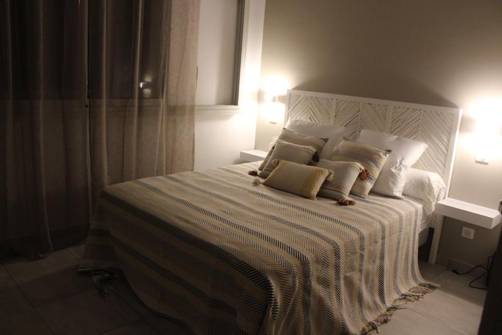 Postel nebo postele na pokoji v ubytování Bras-Panon: Maison avec vue et piscine 1-4 pers.