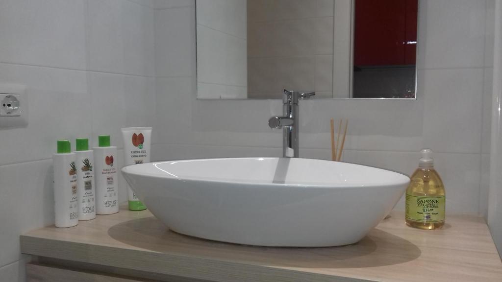 10 Via Giuseppe Sirtori - 12