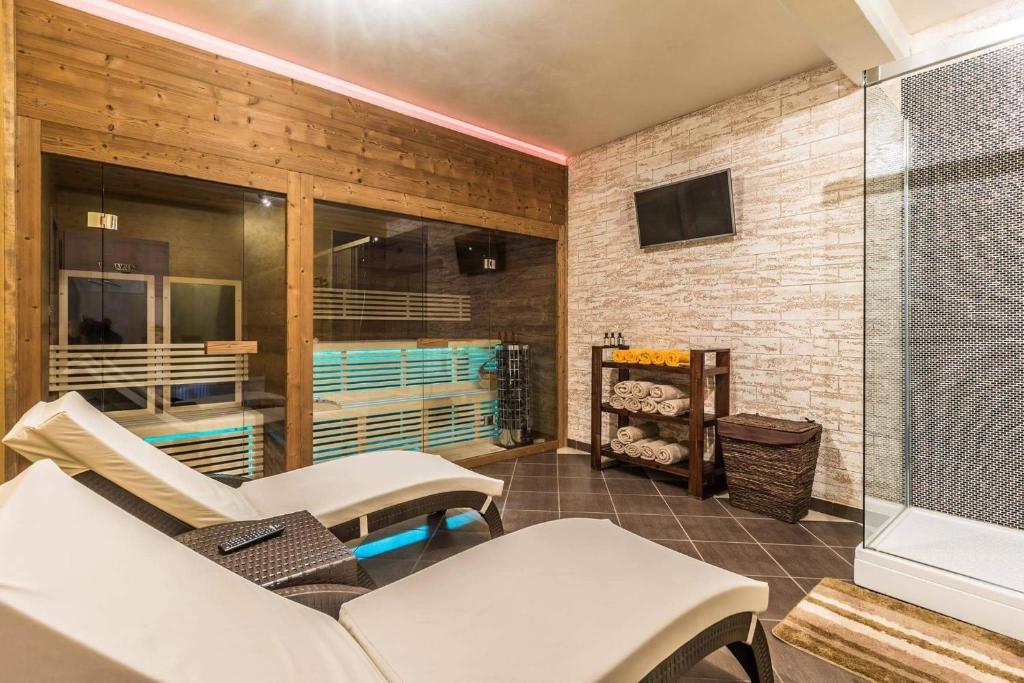 TV a/nebo společenská místnost v ubytování Apartments Planina pod Sumikom