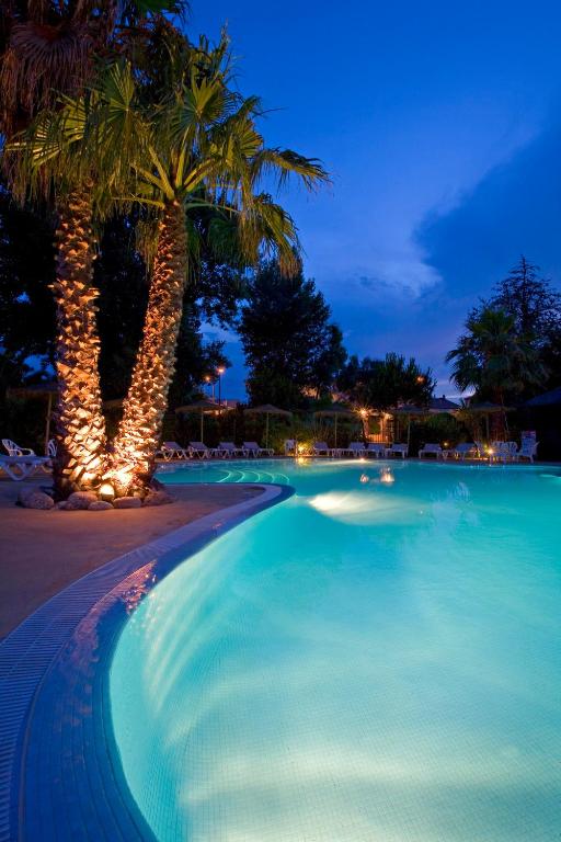 Bazén v ubytování Le Cottage - Hotel & Spa nebo v jeho okolí