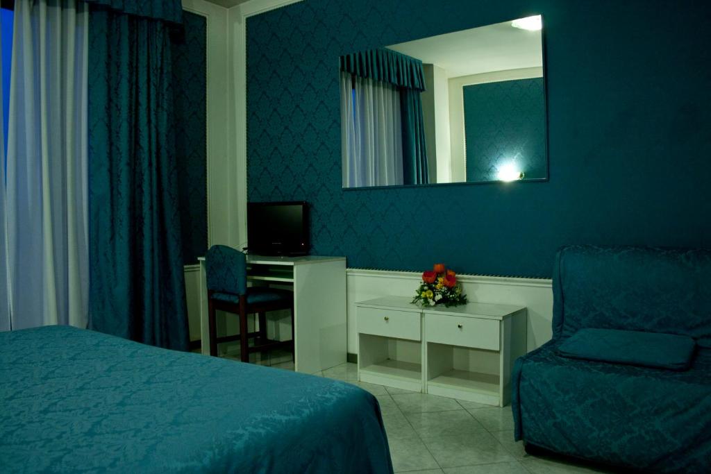 Postel nebo postele na pokoji v ubytování Hotel Michelangelo