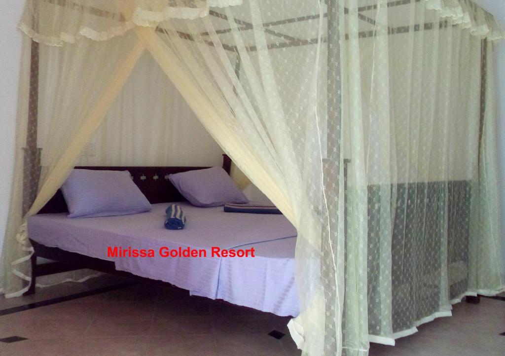 Postel nebo postele na pokoji v ubytování Mirissa Golden Resort