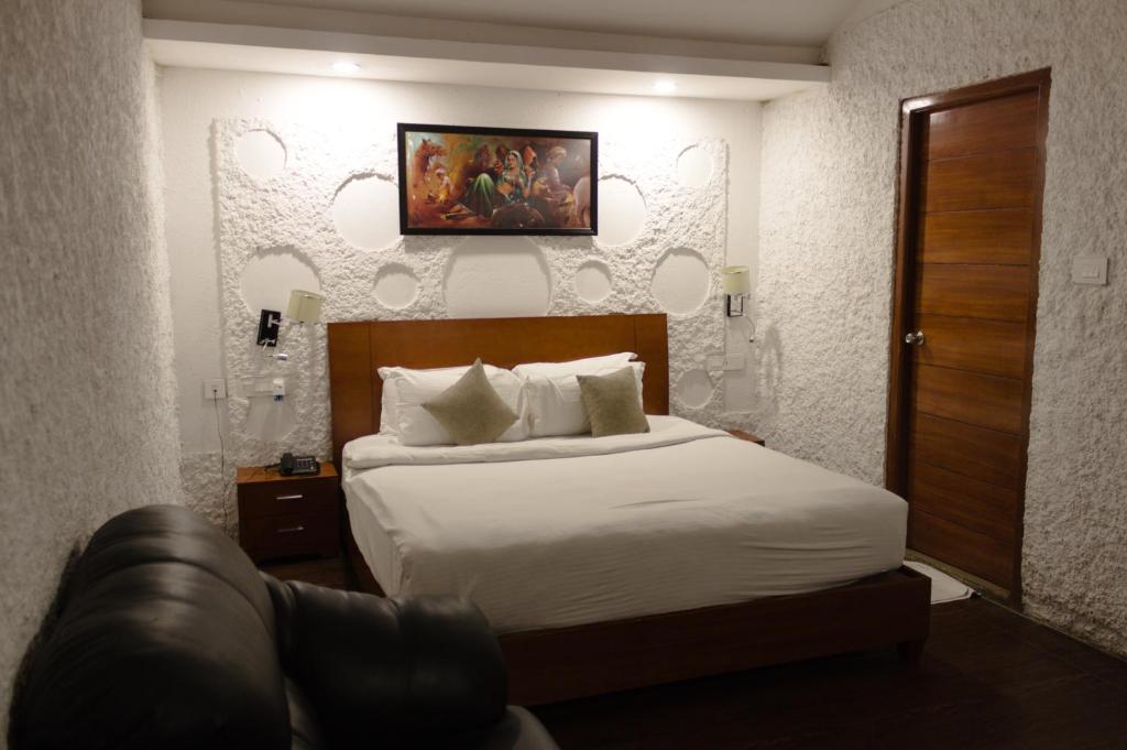 Postel nebo postele na pokoji v ubytování Mrugavani Resort & Spa