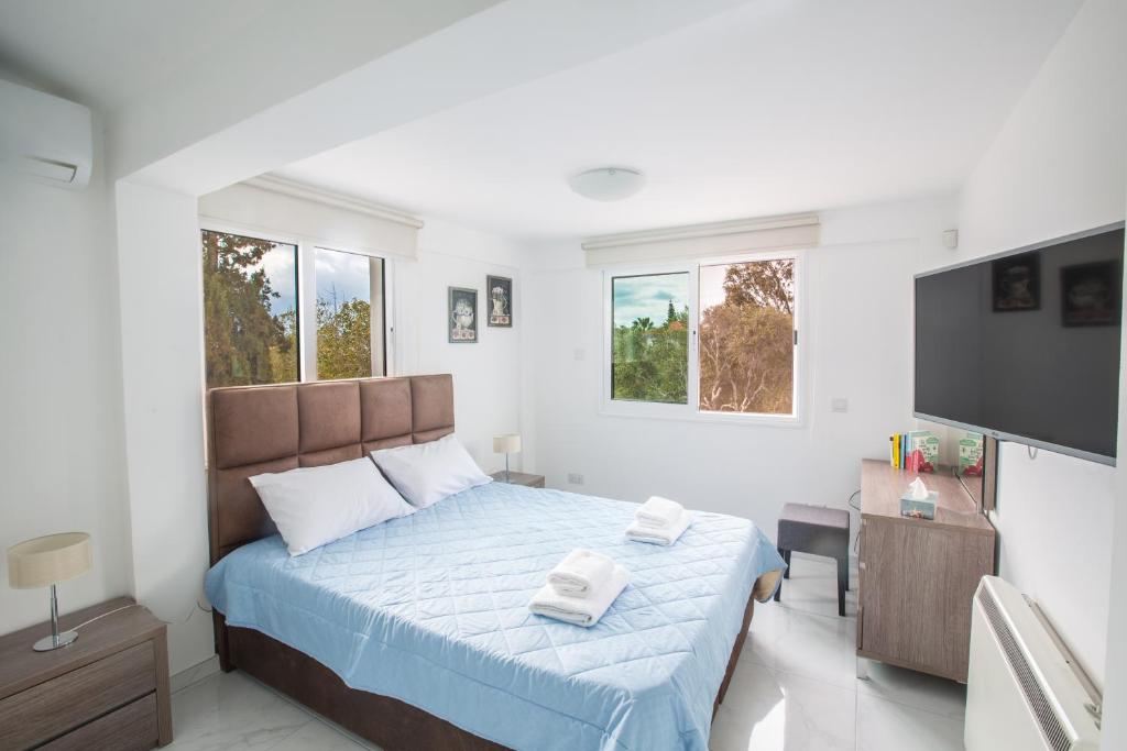 Postel nebo postele na pokoji v ubytování Konnos Hight Villa
