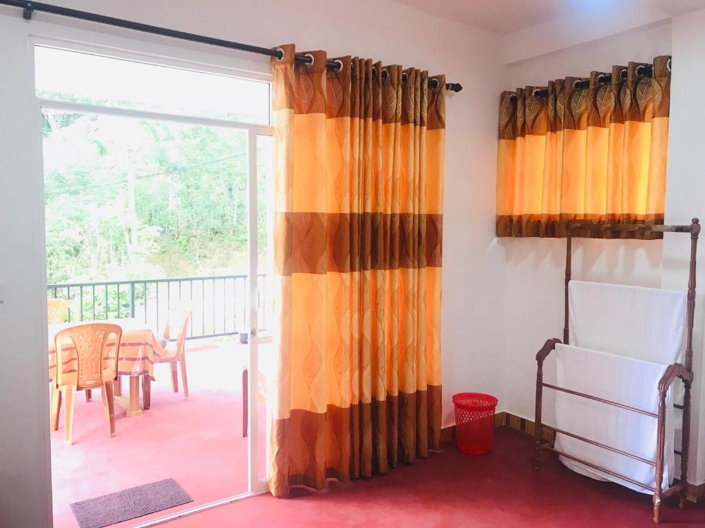 Balkón nebo terasa v ubytování Senehas Homestay