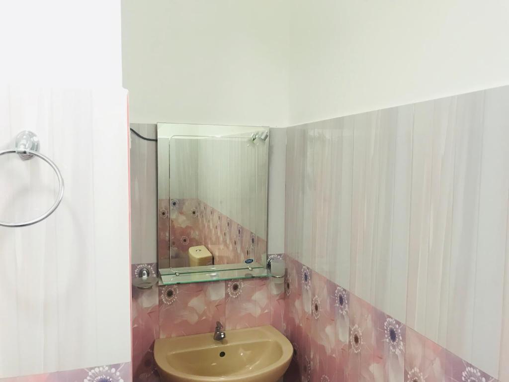 Koupelna v ubytování Senehas Homestay